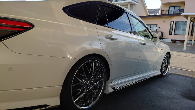 クラウンセダンの#タイヤ交換・夏仕様♪・洗車に関するカスタム事例の投稿画像2枚目