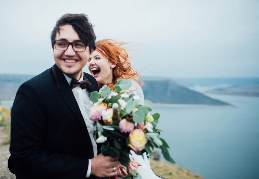 Fotógrafo de casamento Mikola Cimbalyuk (mikolacimbal). Foto de 17 de janeiro 2019