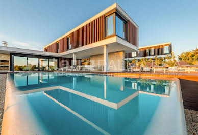 Villa with pool 2