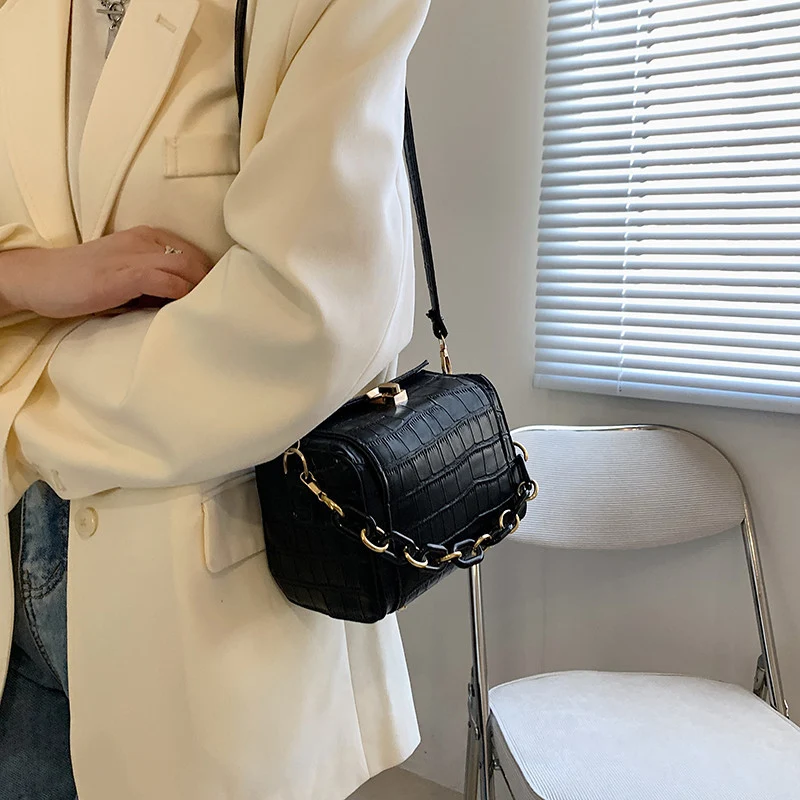 Damesmode stenen patroon dikke ketting tas. Een stijlvolle en ruime tas, perfect voor een elegante look en geschikt voor dagelijks gebruik of speciale gelegenheden.