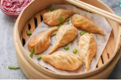 Chicken Achari Steamed Momos [6 Pieces]