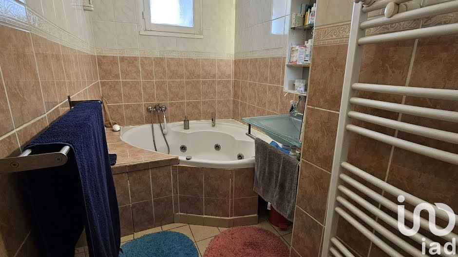 Vente appartement 3 pièces 61 m² à Nimes (30000), 55 000 €