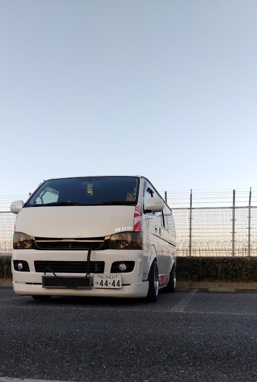 ハイエースバンのKG−STYLE・魁レーシング・最高のファミリー・感謝・サイドデカールに関するカスタム事例の投稿画像1枚目