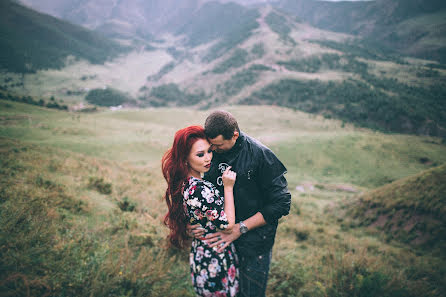 Fotografo di matrimoni Oksana Shuvalova (oksanashuvalova). Foto del 13 aprile 2017