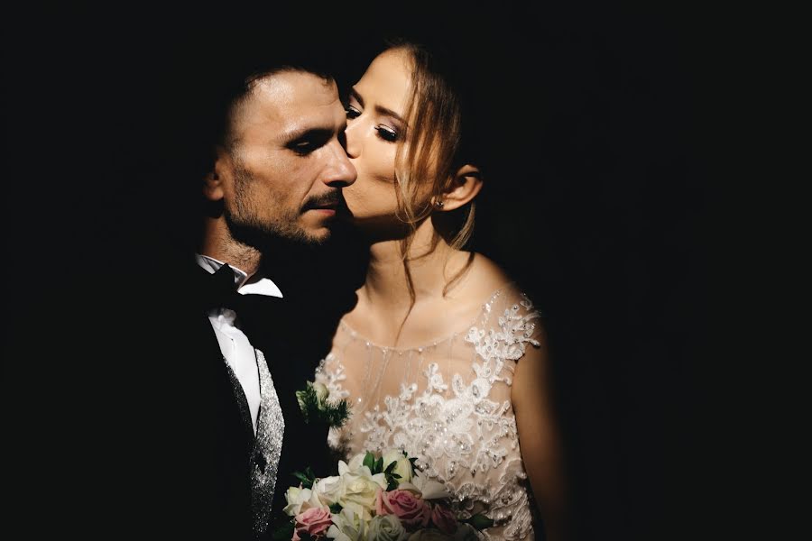 Photographe de mariage Vitalik Gandrabur (ferrerov). Photo du 3 octobre 2019