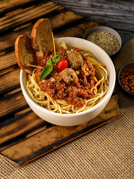 Spaghetti Bolognese Meat Balls With Crisp Garlic Toast