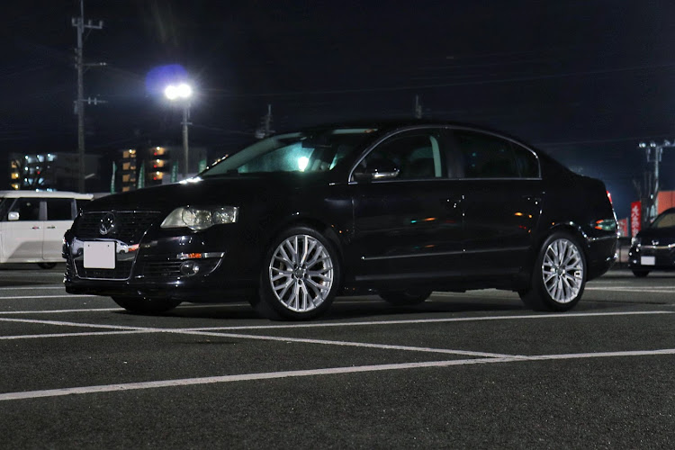 パサートのフォルクスワーゲン・パサート・パサートB6・V6 4モーション・パサートセダンに関するカスタム事例の投稿画像1枚目