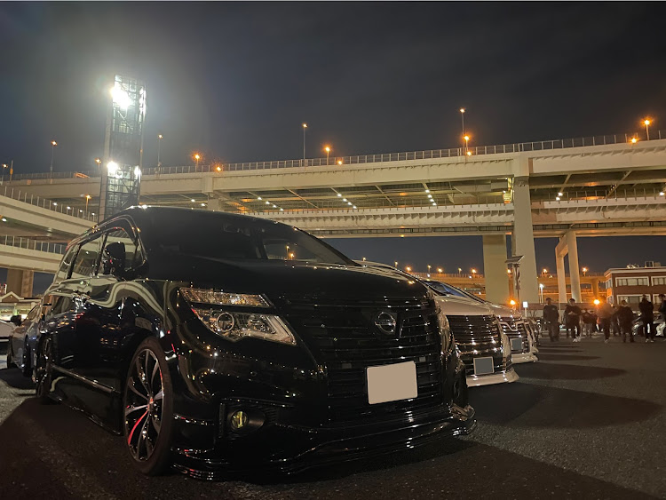 エルグランドの運が良いと見える模様😚・グラインダータトゥー・自己満の世界・車高の高さは志の高さ・愛車の好きな角度に関するカスタム事例の投稿画像2枚目