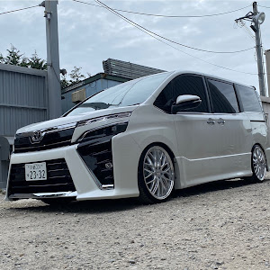 ヴォクシー ZRR80W