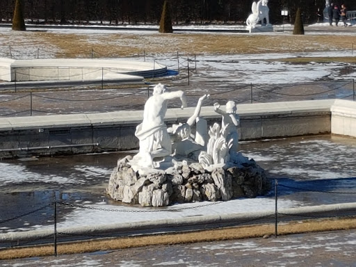 Fountain in the palace garden 