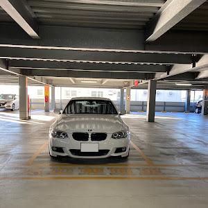 320i