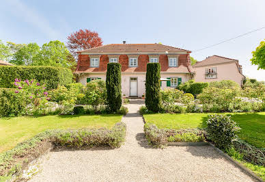 House with garden and terrace 14