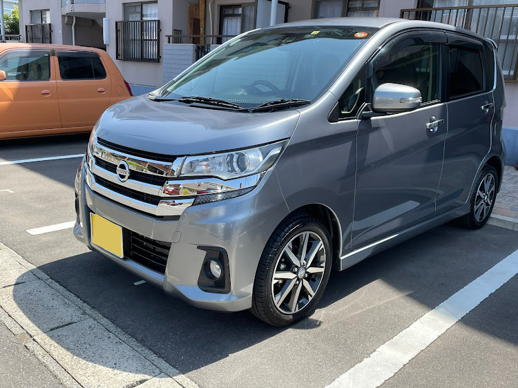 デイズハイウェイスターの半年点検・洗車・ワックス掛け・車内清掃に関するカスタム事例の投稿画像1枚目