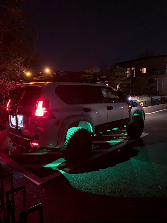 ランドクルーザープラドの電装系DIY・モンスターエナジー・ロックライト施工に関するカスタム事例の投稿画像2枚目