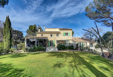 Maison avec piscine et jardin 12