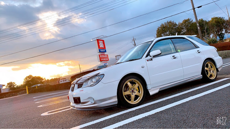 インプレッサ スポーツワゴンのスバル乗りと繋がりたい・スバリストと繋がりたい・STI風・なんちゃってSTI・見た目はスポーツカー中身は…に関するカスタム事例の投稿画像1枚目