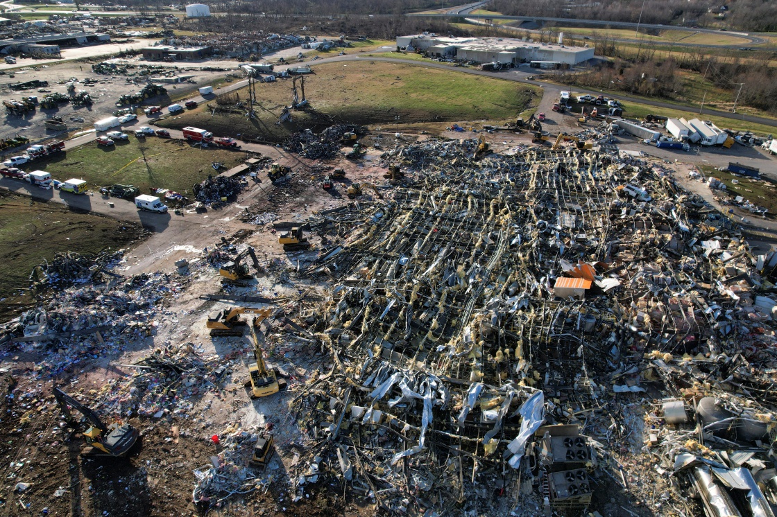 Six dead after tornadoes destroy  warehouse near St Louis