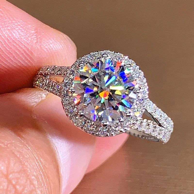 Anneau de sac rond en zircon micro-incrusté classique pour femme, strass. Élégant et raffiné. Un bijou pour votre sac à main.