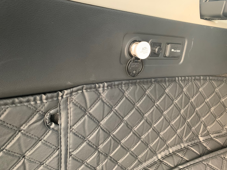 エクストレイルのニードルフェルト・B型モール・ロードノイズ対策・静音化・P型モールに関するカスタム事例の投稿画像94枚目