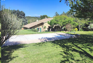 Villa avec piscine et terrasse 2