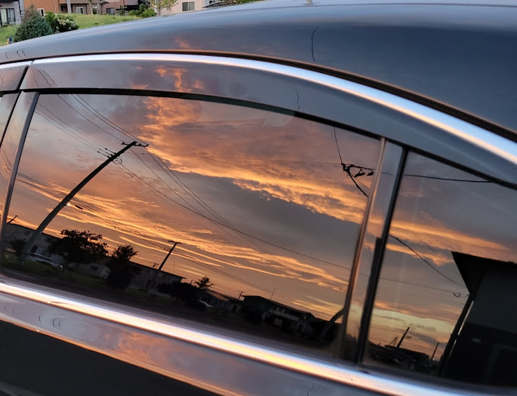 LSの夕焼けと愛車・低そうで低くない少し低い車・暑い、、暑いぞおおお！！・熱中症に気をつけて!!・７月もよろしくお願いいたしますに関するカスタム事例の投稿画像3枚目