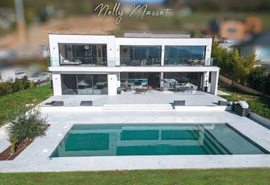 House with pool and terrace 2