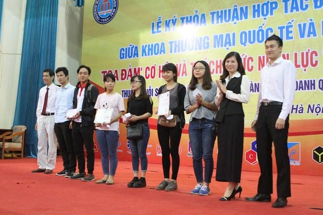 D:\CÔNG VIỆC\WEBSITE Khoa TMQT\Tin bài\FIT DAY 2016\FIT HR DAY update\IMG_6373 (Copy).JPG