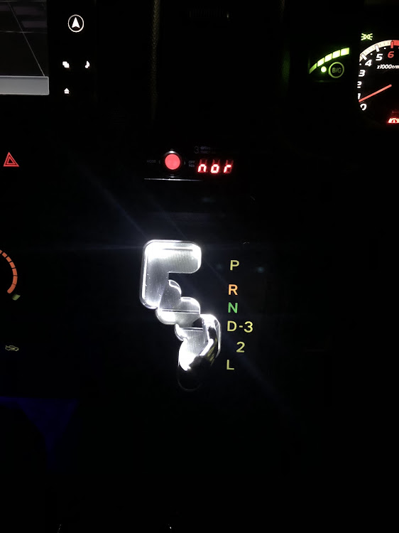 ハイエースバンのLPG HYBRID・DIYに関するカスタム事例の投稿画像3枚目