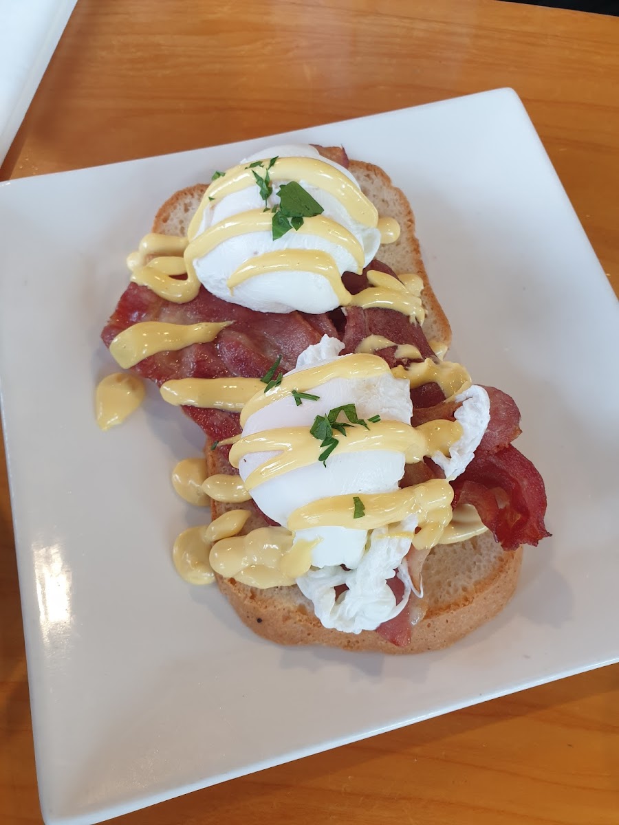 GF eggs benedict