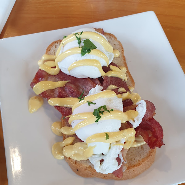 GF eggs benedict