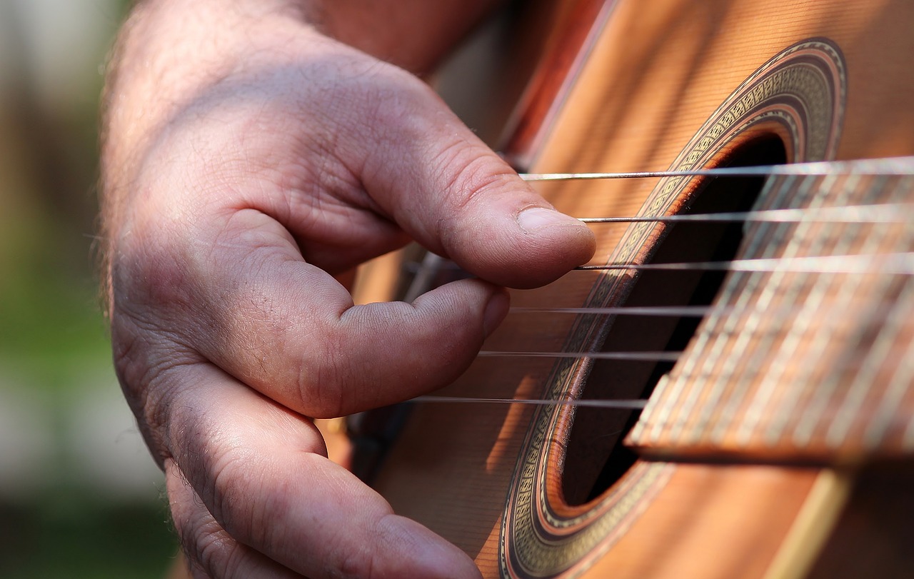 How To Do Harmonics On Guitar? | Learn from the Pros