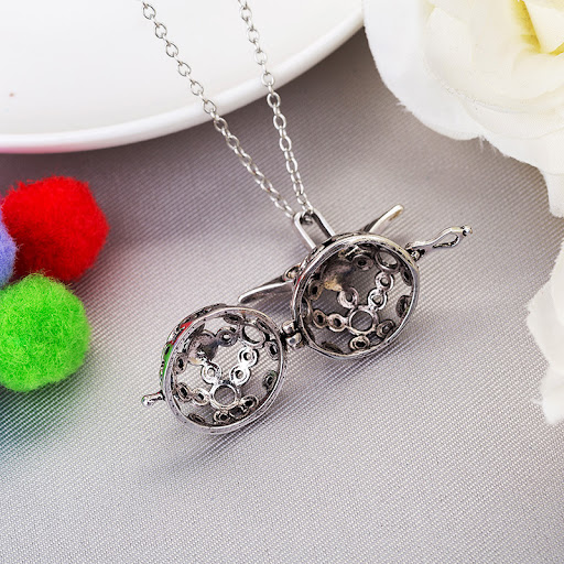 Title 4, Spread of sweater chain with perfume