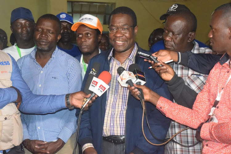 Ugunja MP Opiyo Wandayi addressing the media after being declared winner on Wednesday night