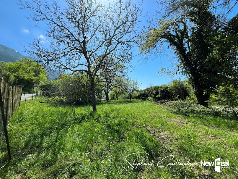 Vente terrain  716 m² à Drumettaz-Clarafond (73420), 179 000 €