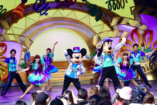 ディズニーの仲間たちと愉しむ新たなショー 東京ディズニーランド レッツ パーティグラ の見どころを Trill トリル