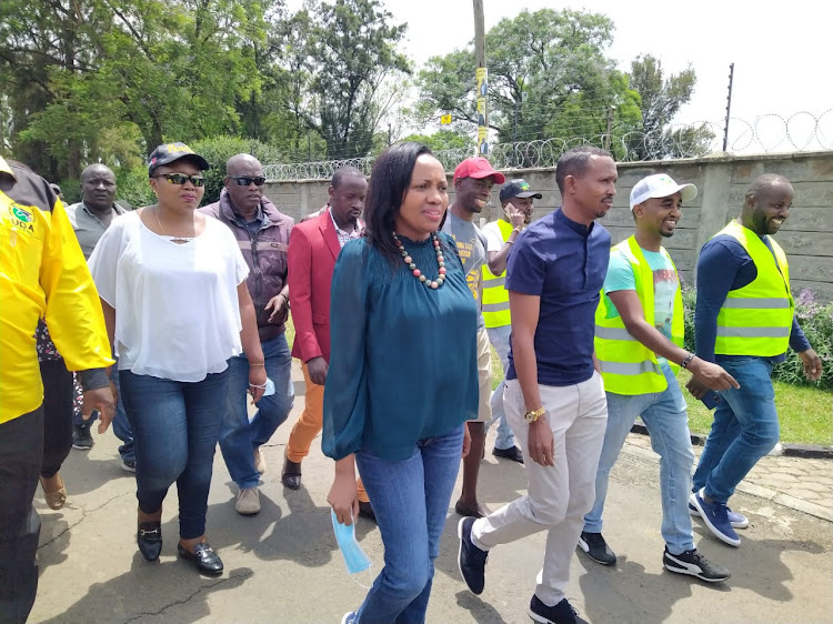 MPs Rahab Mukami (in white top), Susan Kihika (at the foreground) and Nyali's Mohammed Ali (in navy blue polo-shirt) after they were barred from accessing their meeting venue in Nakuru.