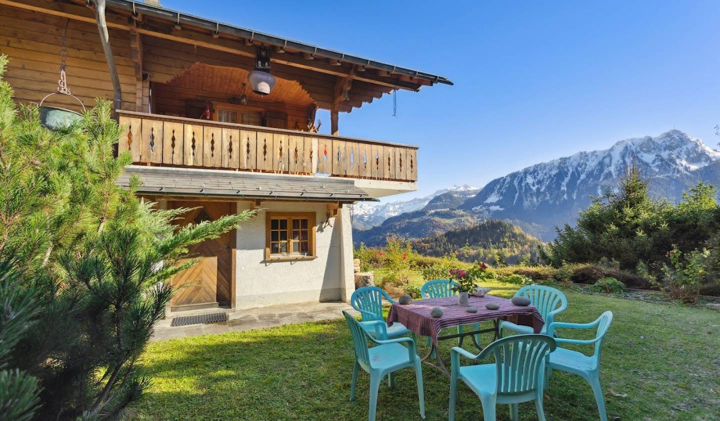 House with garden and terrace Leysin