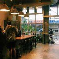LOUISA COFFEE路易莎咖啡(台南站前門市)