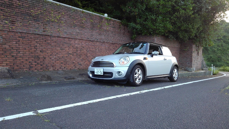 ミニ ハッチバックの紫陽花と愛車・レンガ造りの建物・スマホ撮りTORQUE３・庵治・構図勉強中に関するカスタム事例の投稿画像5枚目