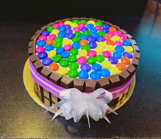 Full Kitkat Full Gem Cake