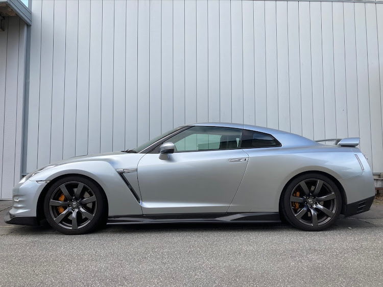 NISSAN GT-RのNISSAN GT-R・R35・TOPSECRET・トップシークレット・フルバンパーキットに関するカスタム事例の投稿画像2枚目