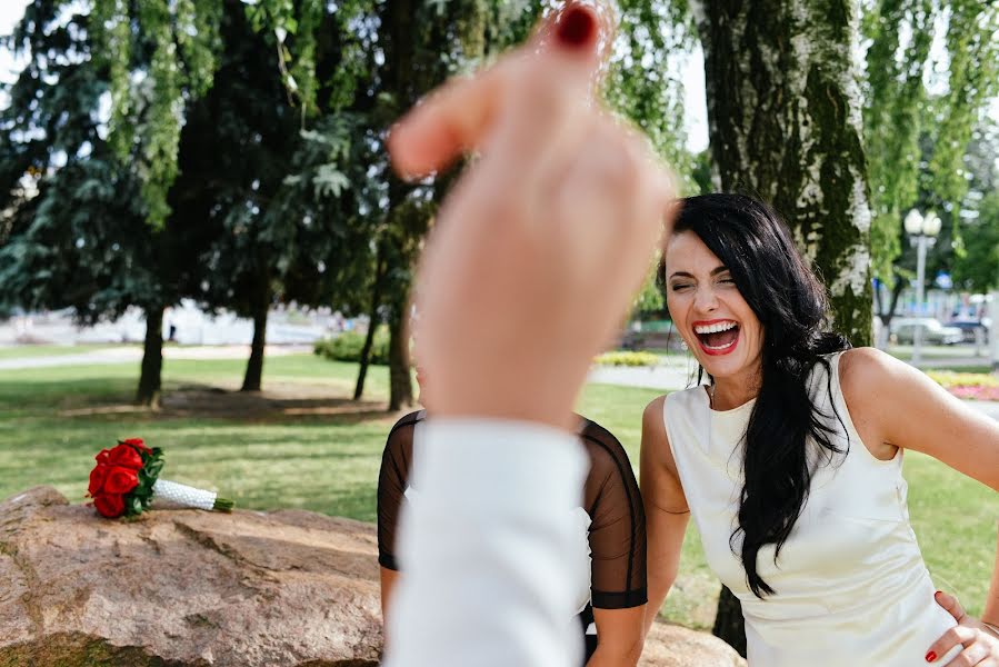 Fotógrafo de casamento Yuliya Titulenko (ju11). Foto de 20 de março 2015