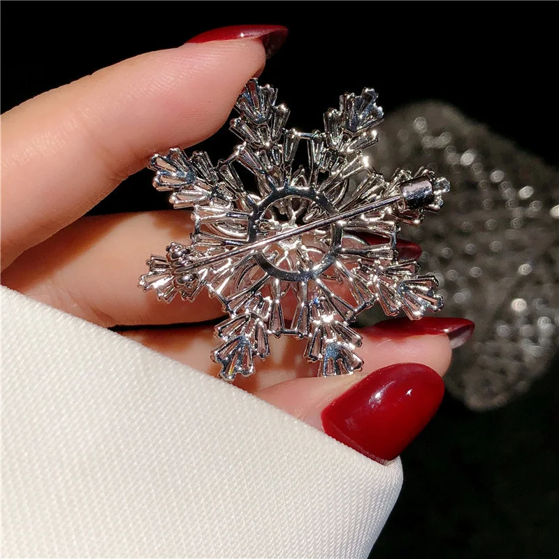 Title 3, Broche flocon de neige en zircon multicouche po...