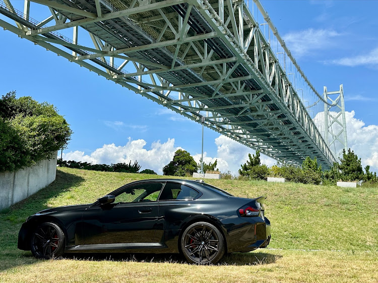 M2 クーペの橋の下・スカイスクレイパー・グレー・Mercedes-AMG・AMG GT・63に関するカスタム事例の投稿画像6枚目