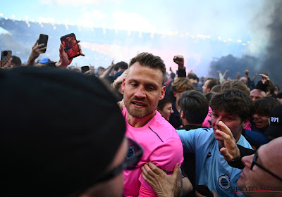 📷 Les supporters n'attendaient que le coup de sifflet final : les images de l'envahissement de terrain au Jan Breydelstadion