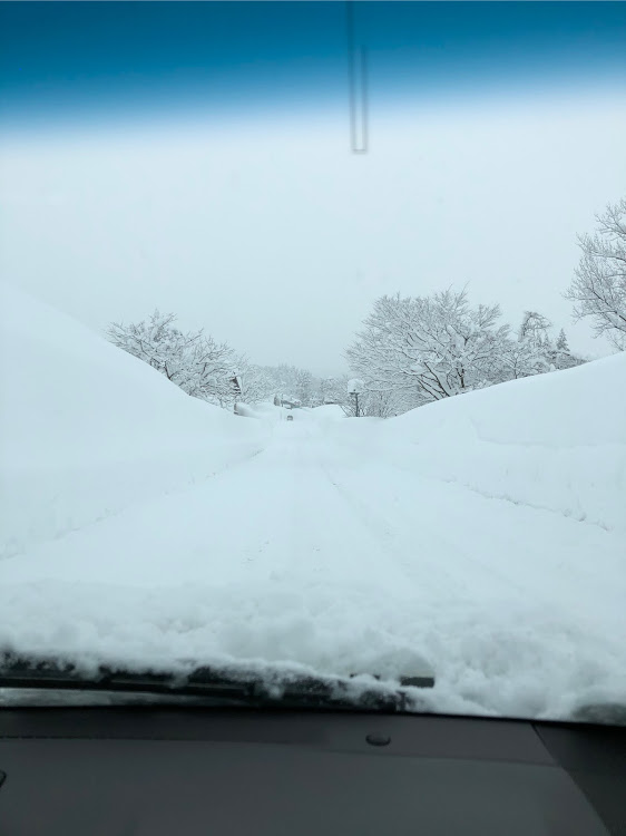 ランドクルーザープラドの雪と愛車・爆弾低気圧・上越市・上越市の雪半端ないに関するカスタム事例の投稿画像4枚目