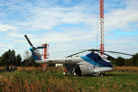 Präzisionsarbeit war gefragt für technik und Mensch in 175 Meter Höhe. Foto: Andreas Schwarze 