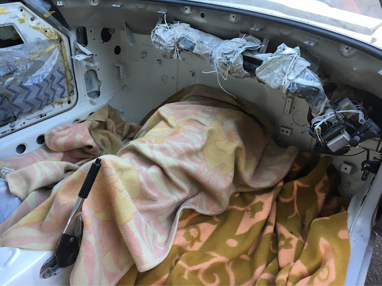 フェアレディZのS30・レストア・自家塗装に関するカスタム事例の投稿画像1枚目