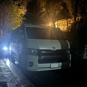 ハイエースバン GDH211K