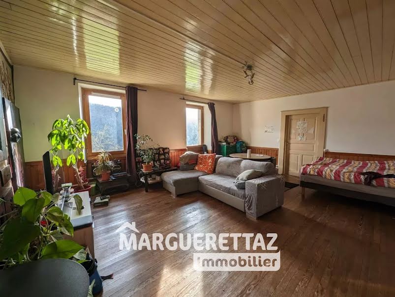 Vente ferme 9 pièces 350 m² à Mieussy (74440), 480 000 €